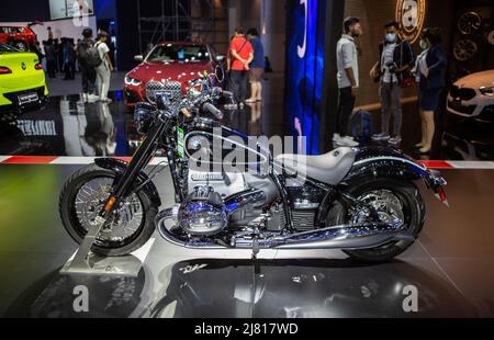 Nonthaburi, Thailandia - 24 marzo 2022: BMW R 18 moto esposto in Motor Show 2022 Foto Stock