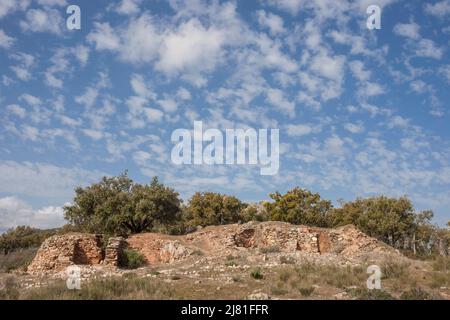 Forni tradizionali di calce a Sierra de Fuentes. Caceres, Estremadura, Spagna Foto Stock