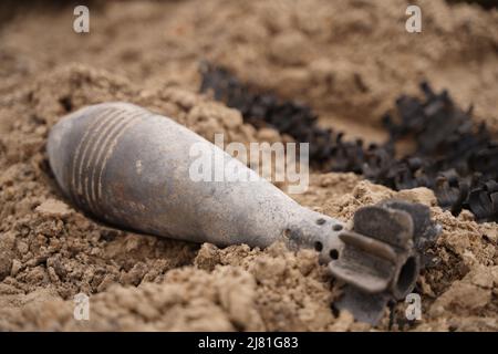 Sminamento da parte delle truppe del territorio. Molte miniere, conchiglie, artiglieria, granate, granate a frammentazione Foto Stock