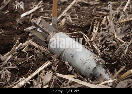 Sminamento da parte delle truppe del territorio. Molte miniere, conchiglie, artiglieria, granate, granate a frammentazione Foto Stock