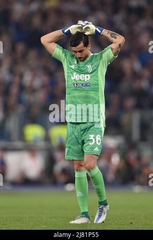 Roma, Italia. 11th maggio 2022. ROMA, ITALIA - Maggio 11 : Mattia Perin dei gesti del FC Juventus durante la partita di calcio finale della Coppa Italia tra FC Juventus e Inter Milan FC allo Stadio Olimpico il 11 maggio 2022 a Roma. Credit: Independent Photo Agency/Alamy Live News Foto Stock