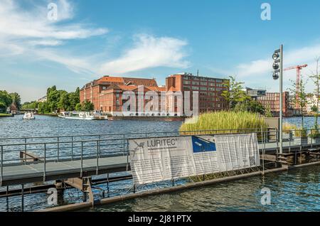 Impianto pilota LURITEC di un nuovo sistema di bacini di troppo pieno delle acque piovane sul fiume Sprea, Berlino, Germania Foto Stock