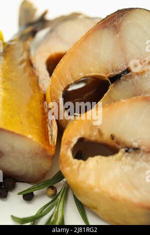 Concetto di cibo gustoso con sgombro affumicato, primo piano Foto Stock