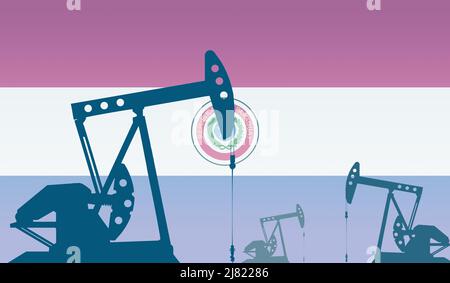 Silhouette della pompa dell'olio contro la bandiera del Paraguay. Petrolio greggio e gas di grado di estrazione. Concetto di giacimenti petroliferi e società petrolifere, mercato degli idrocarburi, Foto Stock