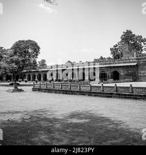 Architettura al Taj Mahal è un mausoleo di marmo bianco-avorio sulla riva sud del fiume Yamuna nella città indiana di Agra, Uttar Pradesh, Taj Foto Stock