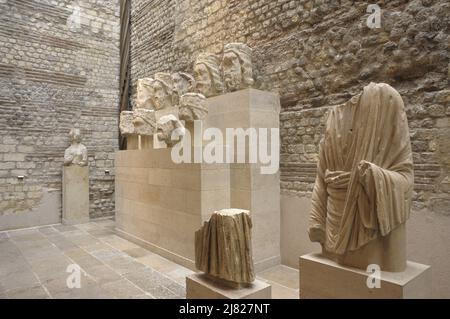 Francia. Parigi (75) 5th distretto. Statue decapitate di alcuni re francesi nel museo Cluny, il museo nazionale del Medioevo Foto Stock