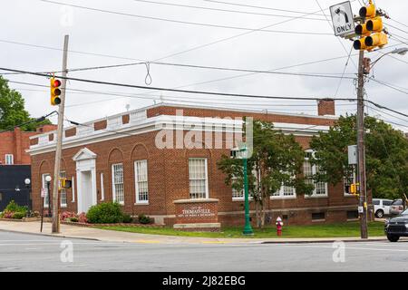 THOMASVILLE, NC, USA-8 MAGGIO 2022: La città di Thomasville Dipartimento di Parchi & Ricreazione edificio. Foto Stock