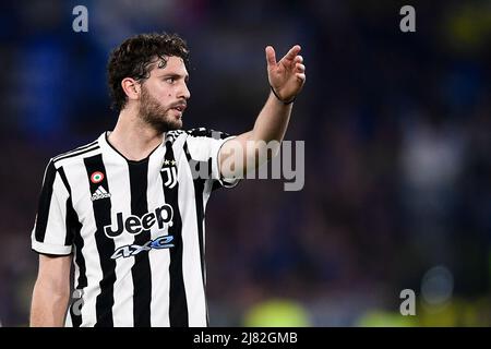 Roma, Italia. 11 maggio 2022. Manuel Locatelli della Juventus FC gestrues durante la finale di calcio Coppa Italia tra Juventus FC e FC Internazionale. Credit: Nicolò campo/Alamy Live News Foto Stock