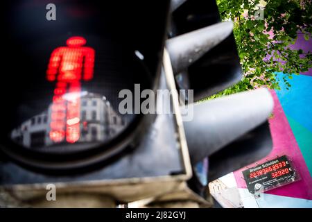 Brema, Germania. 12th maggio 2022. L'orologio del debito BDST è stato modificato in base ai nuovi calcoli. Credit: Sina Schuldt/dpa/Alamy Live News Foto Stock