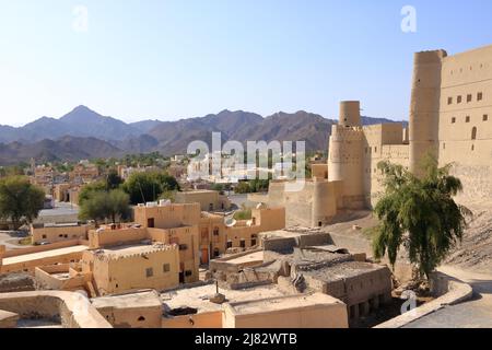 Bahla città in Oman vista dal forte Bahla Foto Stock