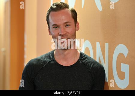 Torino, Italia. 12th maggio 2022. Il coreografo Marvin Dietmann si trova nel centro stampa del Concorso Eurovision Song (ESC). Gli austriaci hanno organizzato quest'anno l'ingresso del CES in Germania da parte di M. Harris. Credit: dpa/dpa/Alamy Live News Foto Stock