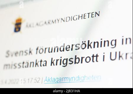 I procuratori svedesi dell'unità nazionale contro la criminalità internazionale e organizzata hanno avviato un'indagine preliminare per poter indagare su sospetti di crimini di guerra in Ucraina. I procuratori esortano le persone che sono state sottoposte o hanno assistito a violenza contro i civili in Ucraina a contattare l'unità di polizia svedese per le indagini sui crimini di guerra, l'autorità giudiziaria svedese scrive martedì in un comunicato stampa. Foto Stock