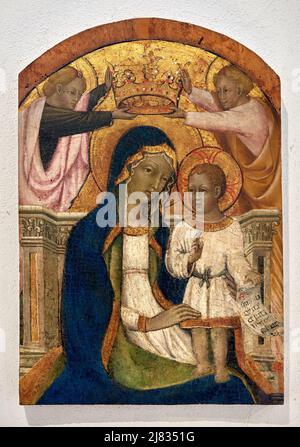 Madonna col Bambino incoronata da due angeli - tempera su tavola - Pellegrino di Mariano Rossini - seconda metà del XV secolo - Montalcino (si) ,ital Foto Stock