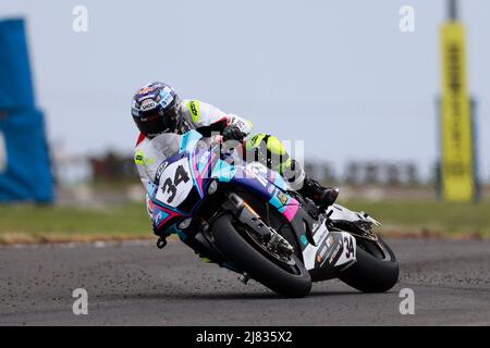 Portrush, Antrim, Irlanda del Nord. 12th maggio 2022. FonaCAB Nicholl Oils Northwest 200 qualifica; Alastair Seeley (IFS Yamaha) in Giovedi Superbike qualifica sessione credito: Azione Plus Sport/Alamy Live News Foto Stock