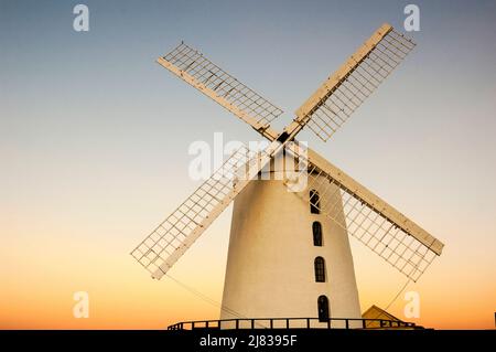 Mulino a vento Blennerville in pietra restaurato ancora utilizzato per la macinazione del grano a Tralee, Irlanda. Foto Stock