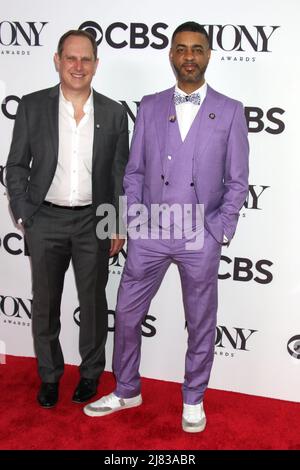 New York, NY, USA. 12th maggio 2022. David Holcenberg e Jason Michael Webb al Tony Awards 75th hanno incontrato il 12 maggio 2022 il Nominees Press Event al Sofitel New York City. Credit: RW/Media Punch/Alamy Live News Foto Stock