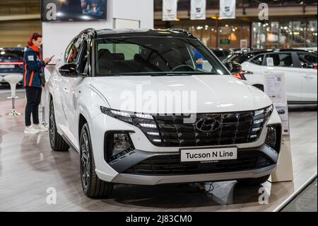 Riga, Lettonia, 29 aprile 2022: Prima della nuova Hyundai Tucson N Line ad una mostra automobilistica, modello 2022, vista frontale Foto Stock