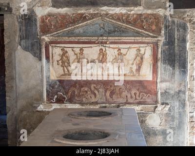 Santuario della casa, larario in un termopolio, Pompei, Campania, Italia Foto Stock