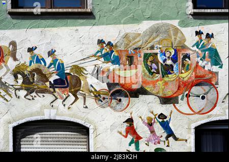 Facciata con affresco di Franz Weiss, viaggio di ritorno dell'imperatrice Marie-Louise a Vienna 1842, Wangen im Allgaeu, Baden-Wuerttemberg, Germania Foto Stock