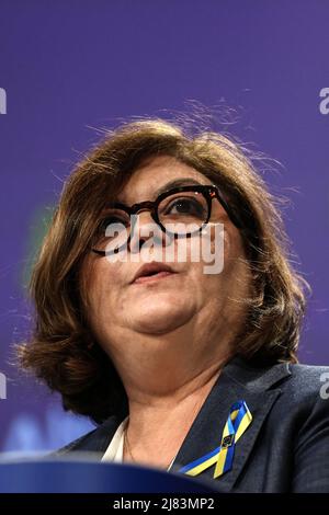 Bruxelles, Regione capitale di Bruxelles, Belgio. 12th maggio 2022. Il commissario europeo per i trasporti Adina-Ioana VALEAN interviene a una conferenza stampa sulle 'corsie di solidarietà? Per aiutare l'Ucraina ad esportare merci agricole presso la sede centrale della Commissione europea a Bruxelles (Belgio), 12 maggio 2022. (Credit Image: © Valeria Mongelli/ZUMA Press Wire) Foto Stock