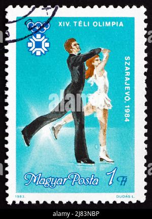 UNGHERIA - CIRCA 1983: Un francobollo stampato in Ungheria mostra ballerini di ghiaccio, 1984 Olimpiadi invernali, Sarajevo, circa 1983 Foto Stock