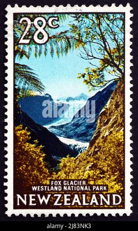 NUOVA ZELANDA - CIRCA 1968: Un timbro stampato in Nuova Zelanda mostra la vista panoramica del ghiacciaio Fox, Westland National Park, circa 1968 Foto Stock