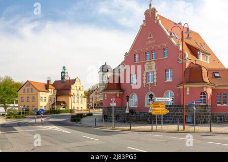 Centro città con municipio e ufficio postale storico, Kirschau, Lusazia superiore, Sassonia, Germania Foto Stock
