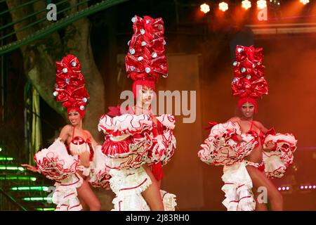 Ballerino al nightclub all'aperto Tropicana nel sobborgo di Marianao, capitale, l'Avana, Villa San Christobal de la Habana, Repubblica di Cuba Foto Stock