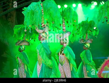 Ballerino al nightclub all'aperto Tropicana nel sobborgo di Marianao, capitale, l'Avana, Villa San Christobal de la Habana, Repubblica di Cuba Foto Stock