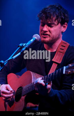 Ma Concert Hall, Madrid, Spagna. 12th maggio 2022. Tour di Larkin PoE, Spagna. Ryan McMullan cantante/cantautore irlandese. Ma Concert Hall, Madrid, Spagna. Credit: EnriquePSans / Alamy Live News Foto Stock