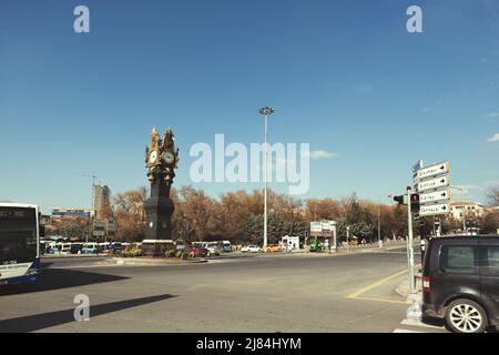 Ankara, Turchia - 21 febbraio 2022: Torre storica dell'Orologio a Ulus Ankara Foto Stock