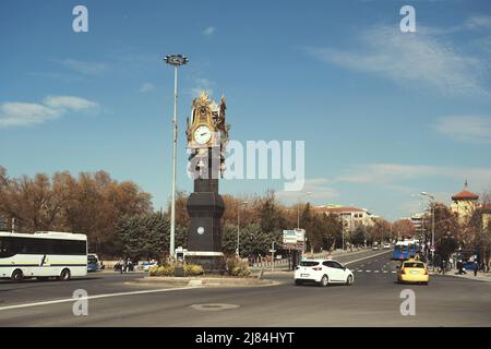 Ankara, Turchia - 21 febbraio 2022: Torre storica dell'Orologio a Ulus Ankara Foto Stock