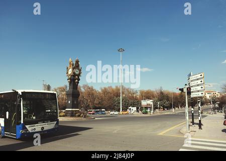 Ankara, Turchia - 21 febbraio 2022: Torre storica dell'Orologio a Ulus Ankara Foto Stock