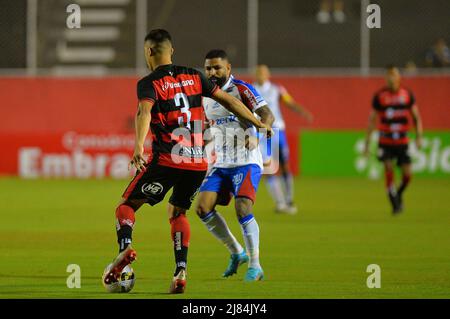 Salvador, Bahia, Brasile. 12th maggio 2022. Campionato brasiliano di calcio - 3rd fase: Vitoria e Fortaleza. 12 maggio 2022, Salvador, Bahia, Brasile: Partita di calcio tra Vitoria e Fortaleza, valida per la fase 3rd della Coppa di Calcio Brasiliana - 3rd fase, che si tiene presso lo stadio Manoel Barradas, a Salvador, Bahia, Giovedi (12). La squadra di Fortaleza ha vinto la partita 1-0, con un gol segnato da Yago Pikachu. Credit: Walmir Cirne/Thenews2 (Credit Image: © Walmir Cirne/TheNEWS2 via ZUMA Press Wire) Foto Stock