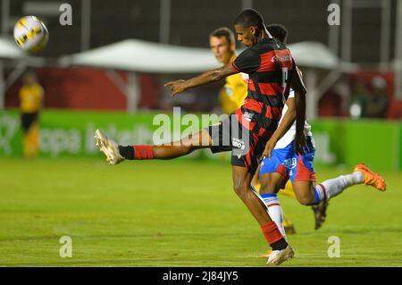 Salvador, Bahia, Brasile. 12th maggio 2022. Campionato brasiliano di calcio - 3rd fase: Vitoria e Fortaleza. 12 maggio 2022, Salvador, Bahia, Brasile: Partita di calcio tra Vitoria e Fortaleza, valida per la fase 3rd della Coppa di Calcio Brasiliana - 3rd fase, che si tiene presso lo stadio Manoel Barradas, a Salvador, Bahia, Giovedi (12). La squadra di Fortaleza ha vinto la partita 1-0, con un gol segnato da Yago Pikachu. Credit: Walmir Cirne/Thenews2 (Credit Image: © Walmir Cirne/TheNEWS2 via ZUMA Press Wire) Foto Stock