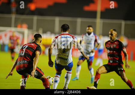 Salvador, Bahia, Brasile. 12th maggio 2022. Campionato brasiliano di calcio - 3rd fase: Vitoria e Fortaleza. 12 maggio 2022, Salvador, Bahia, Brasile: Partita di calcio tra Vitoria e Fortaleza, valida per la fase 3rd della Coppa di Calcio Brasiliana - 3rd fase, che si tiene presso lo stadio Manoel Barradas, a Salvador, Bahia, Giovedi (12). La squadra di Fortaleza ha vinto la partita 1-0, con un gol segnato da Yago Pikachu. Credit: Walmir Cirne/Thenews2 (Credit Image: © Walmir Cirne/TheNEWS2 via ZUMA Press Wire) Foto Stock