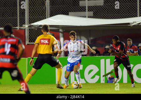 Salvador, Bahia, Brasile. 12th maggio 2022. Campionato brasiliano di calcio - 3rd fase: Vitoria e Fortaleza. 12 maggio 2022, Salvador, Bahia, Brasile: Partita di calcio tra Vitoria e Fortaleza, valida per la fase 3rd della Coppa di Calcio Brasiliana - 3rd fase, che si tiene presso lo stadio Manoel Barradas, a Salvador, Bahia, Giovedi (12). La squadra di Fortaleza ha vinto la partita 1-0, con un gol segnato da Yago Pikachu. Credit: Walmir Cirne/Thenews2 (Credit Image: © Walmir Cirne/TheNEWS2 via ZUMA Press Wire) Foto Stock