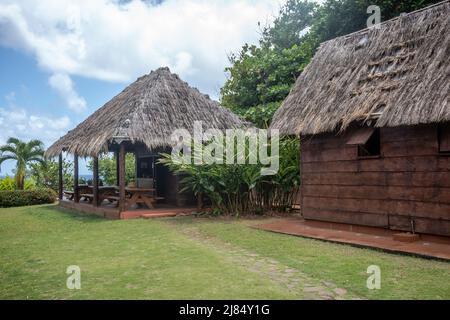 Strutture di paglia realizzate dalla popolazione nativa di Dominica Kalinago a Kalinago Barana Aute, centro storico Carib Foto Stock