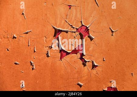Foglio di ferro vecchio con vernice di peeling al sole. Foto Stock