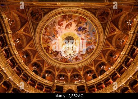 Budapest, Ungheria. Interno del Teatro reale dell'Opera di Stato Ungherese, uno dei più belli d'Europa. Foto Stock