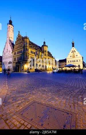 Germania Baviera strada Romantica. Rothenburg ob der Tauber. Piazza del mercato al tramonto. Il municipio Foto Stock