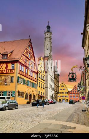 Germania Baviera strada Romantica. Rothenburg ob der Tauber. Herrngasse, la strada principale del centro Foto Stock