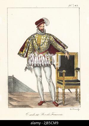 Re Carlo IX di Francia, 1550-1574. In cappuccio in plumato, mantello corto, doppietto ricamato, braghe schiacciate, tubo, scarpe, con spada da corte. Dopo un ritratto completo di Francois Clouet. Carlo IX, Roi de France. Litografia a mano di Lorenzo Bianchi dopo Ippolite Lecomte di Costumi civili e militanti della monarchia francese dal 1200 al 1820, Napoli, 1825. Edizione italiana dei costumi civili e militari della monarchia francese di Lecomte dal 1200 al 1820. Foto Stock