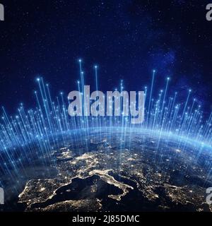 Rete di comunicazione globale al di sopra dell'Europa vista dallo spazio. Connessione cellulare Internet e tecnologia di telecomunicazione satellitare in tutto il mondo. Foto Stock