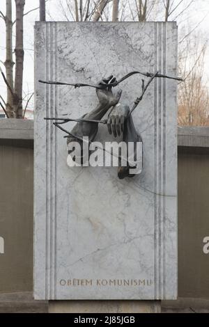 Memoriale per le vittime del comunismo al cimitero di Ďáblice (Ďáblický hřbitov) a Praga, Repubblica Ceca. Il monumento è installato nel luogo in cui sono state sepolte le vittime giustiziate dal regime comunista in Cecoslovacchia. Foto Stock