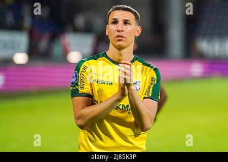 SITTARD, PAESI BASSI - MAGGIO 11: Samy Baghdadi di Fortuna Sittard applauds per i fan durante la partita olandese Eredivie tra Fortuna Sittard e Vitesse allo Stadion Fortuna Sittard il 11 Maggio 2022 a Sittard, Paesi Bassi (Foto di Joris Verwijst/Orange Pictures) Foto Stock