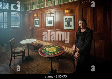 Sandra Eskulant, padrona di casa del Golden Heart London , Regno Unito Foto Stock