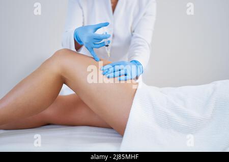 Immagine del trattamento della lipolisi su diverse parti del corpo della donna Foto Stock