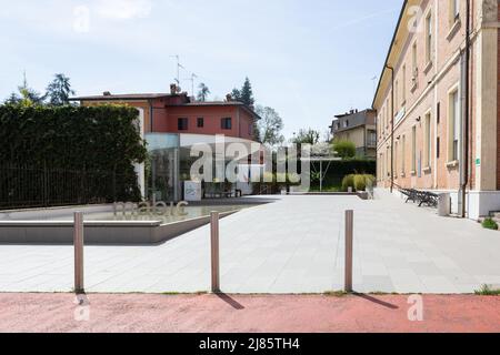 Biblioteca cittadina di Maranello, progettata da Pritzker premiata dall'architetto giapponese Isozaki Arata e dal co-designer italiano Andrea Maffei. Terminato il 2012. Foto Stock