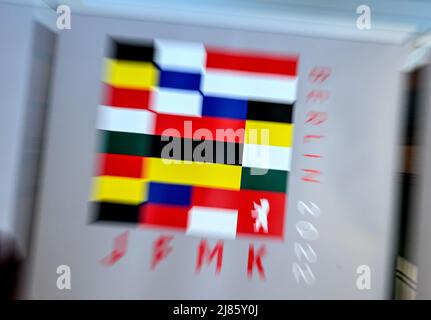 Berlino, Germania. 12th maggio 2022. Logo della Conferenza dei Ministri della Gioventù e della Famiglia degli Stati federali (JFMK). Credit: Britta Pedersen/dpa/Alamy Live News Foto Stock